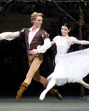 Ballet Etudes: 40 Years of The Nutcracker